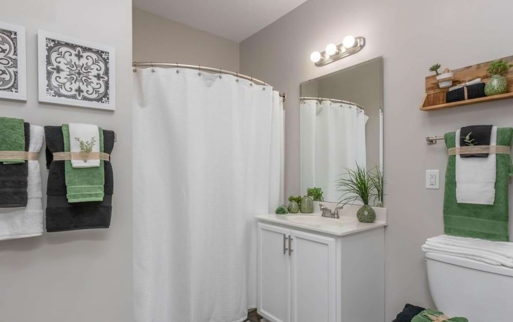 2R - 2 bedroom floorplan layout with 2 bathrooms and 1075 square feet (Primary Bathroom)