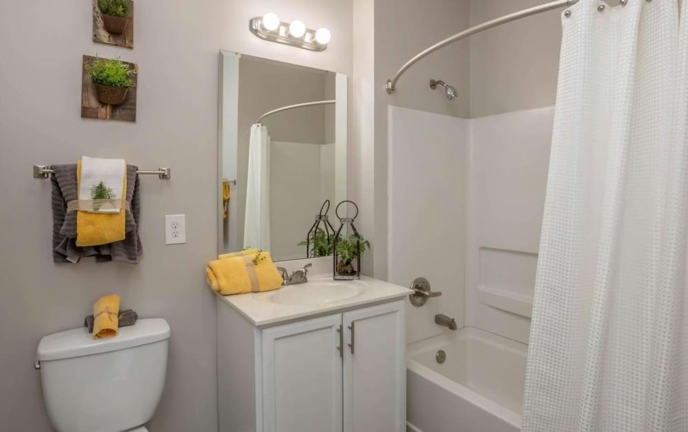 2R - 2 bedroom floorplan layout with 2 bathrooms and 1075 square feet (Secondary Bathroom)